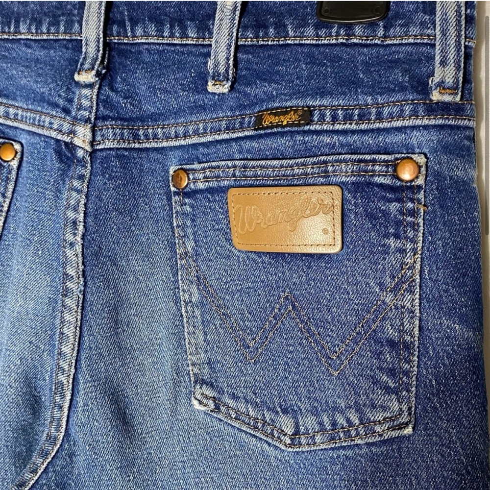 Vintage Wrangler Med Dark Wash Straight Leg Western Cowboy Jeans 30